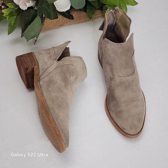 dulce vita Shoes - Women's Suede Ankle Boots